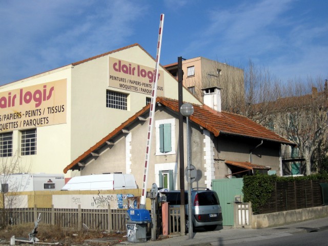 Vaucluse - Carpentras - passage à niveau