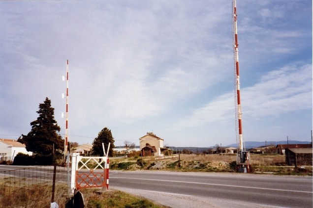 Vaucluse - Maubec - passage à niveau