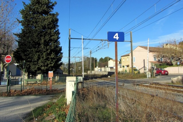 Vaucluse - Morières lès Avignon - passage à niveau
