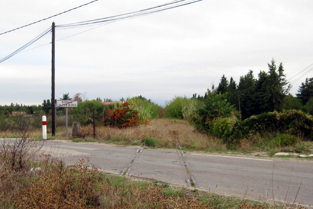 Vaucluse - Pernes les Fontaines - passage à niveau