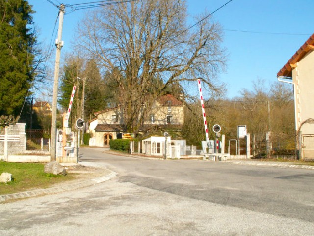 Haute Vienne - Royères - passage à niveau