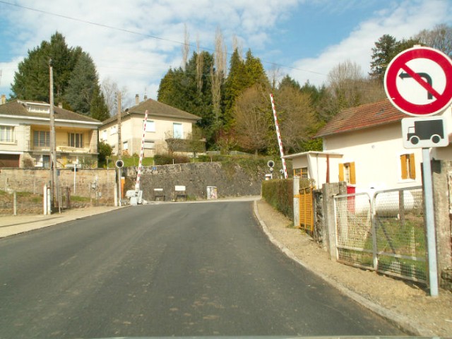 Haute Vienne - Eymoutiers - passage à niveau