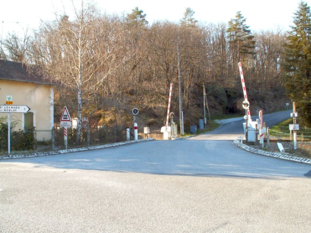 Haute Vienne - Saint Léonard de Noblat - passage à niveau