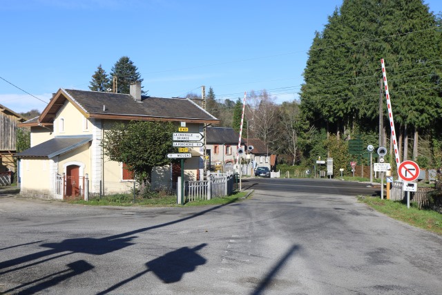 Haute Vienne - La Porcherie - passage à niveau