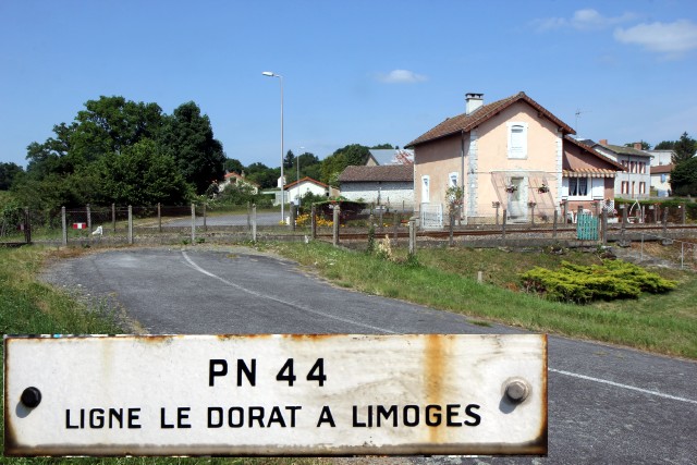 Haute Vienne - Nantiat - passage à niveau