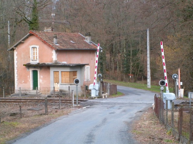 Haute Vienne - Nantiat - passage à niveau