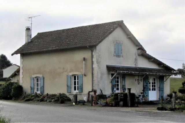 Haute Vienne - Saint Auvent - passage à niveau