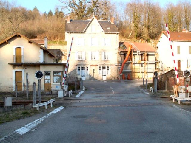 Haute Vienne - Saint Denis des Murs - passage à niveau