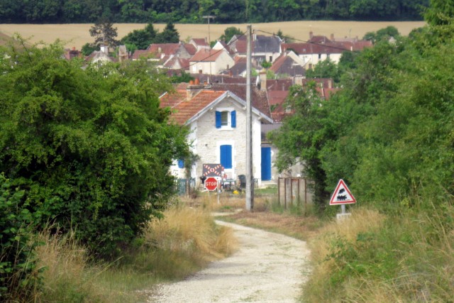 Yonne - Arcy sur Cure - passage à niveau