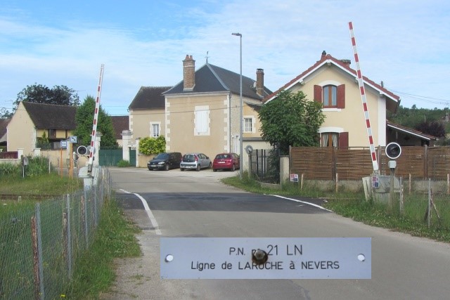 Yonne - Augy - passage à niveau