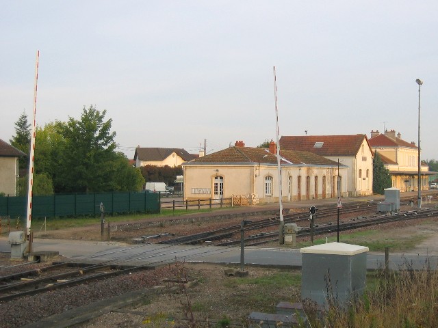 Yonne - Avallon - passage à niveau