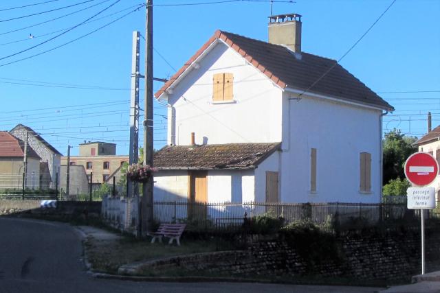 Yonne - Brienon sur Armançon - passage à niveau