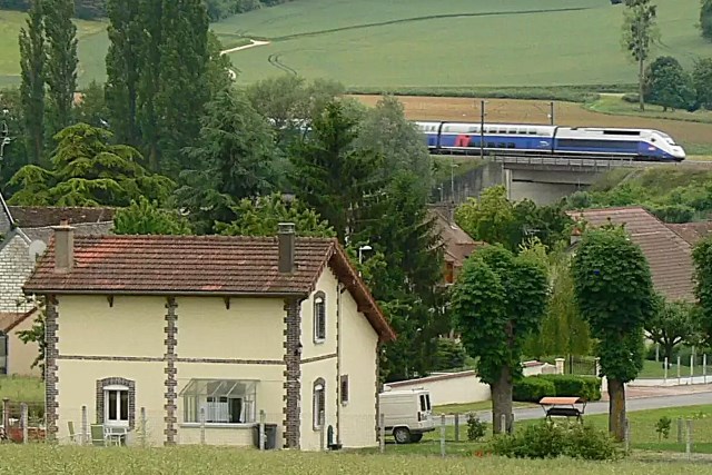 Yonne - Malay le Petit - passage à niveau