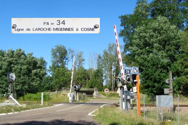 Yonne - Sainte Pallaye - passage à niveau