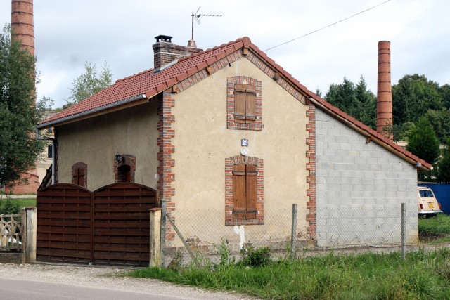 Yonne - Saint Sauveur en Puisaye - passage à niveau