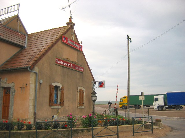 Yonne - Sauvigny le Bois - passage à niveau