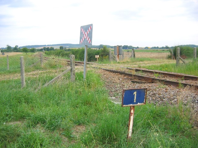 Yonne - Sceaux - passage à niveau