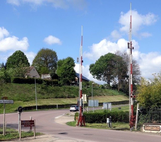 Yonne - Toucy - passage à niveau