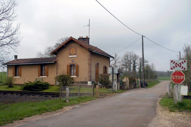 Yonne - Toucy - passage à niveau