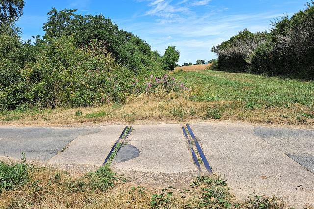 Yonne - Vernoy - passage à niveau