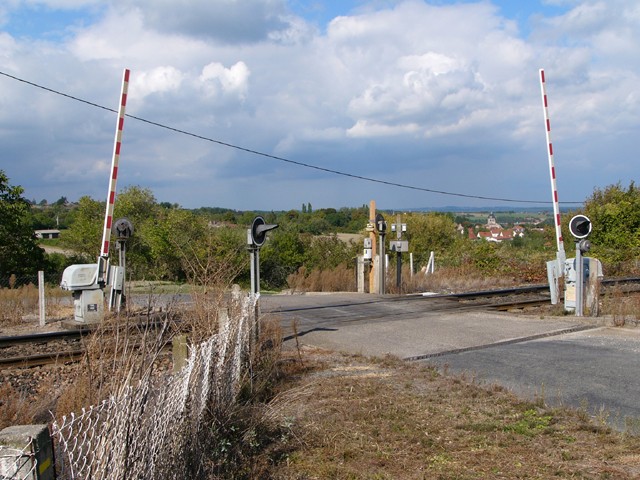 Allier - Bellenaves - passage à niveau