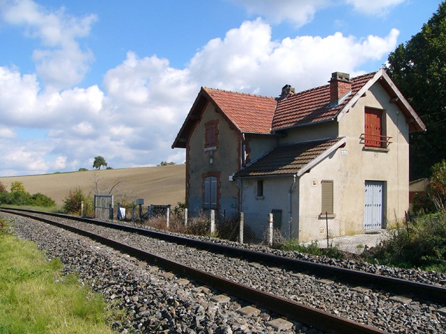 Allier - Bellenaves - passage à niveau