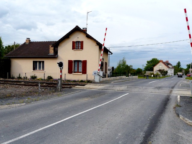 Allier - Huriel - passage à niveau