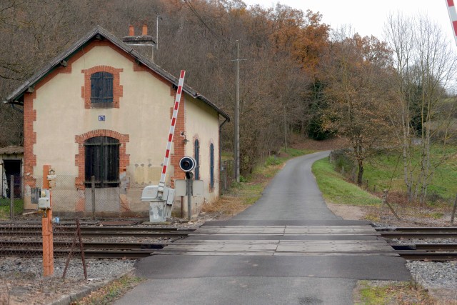 Allier - Le Breuil - passage à niveau