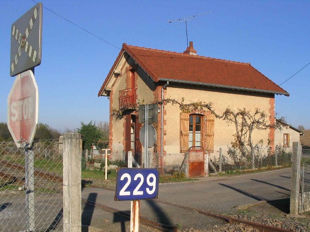 Allier - Malicorne - passage à niveau