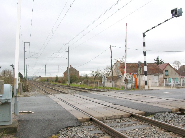 Allier - Varennes sur Allier - passage à niveau