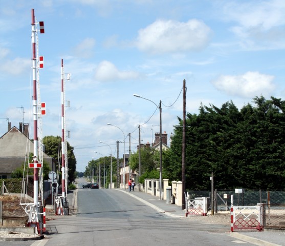Cher - Aubigny sur Nère - passage à niveau