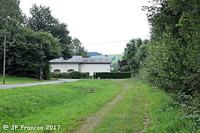 Creuse - Le Mas d'Artige - passage à niveau