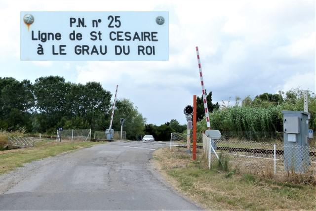 Gard - Aimargues - passage à niveau