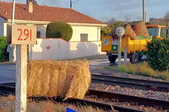 Haute Garonne - Villefranche de Lauragais - passage à niveau