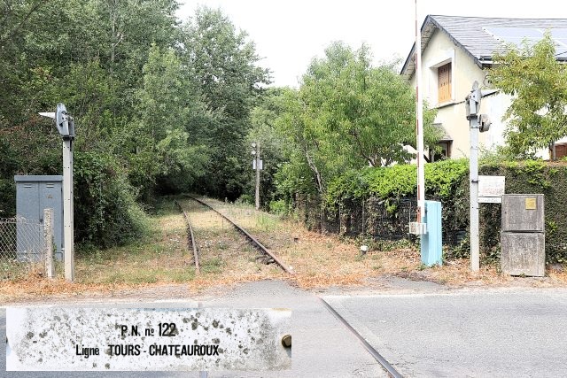 Indre - Châtillon sur Indre - passage à niveau