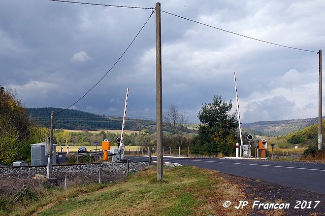 Haute Loire - Grenier Montgon - passage à niveau