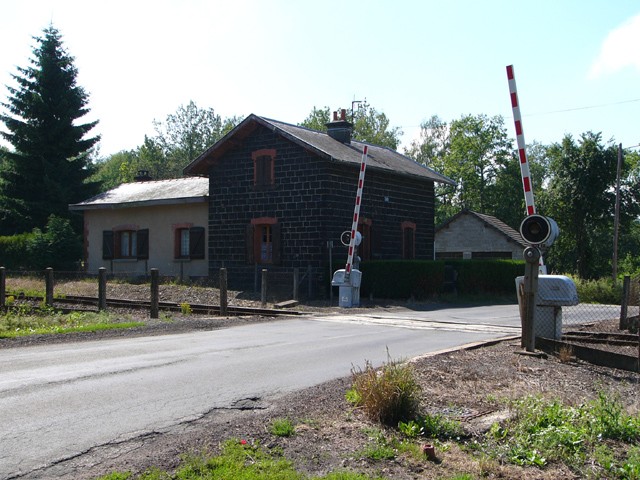 Puy de Dôme - Saint Georges de Mons - passage à niveau