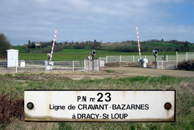 Yonne - Girolles - passage à niveau